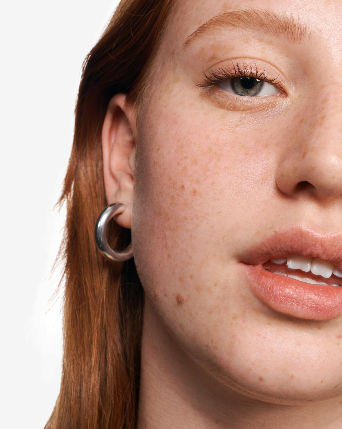 Lucinda wears Boy Brow Arch in Auburn