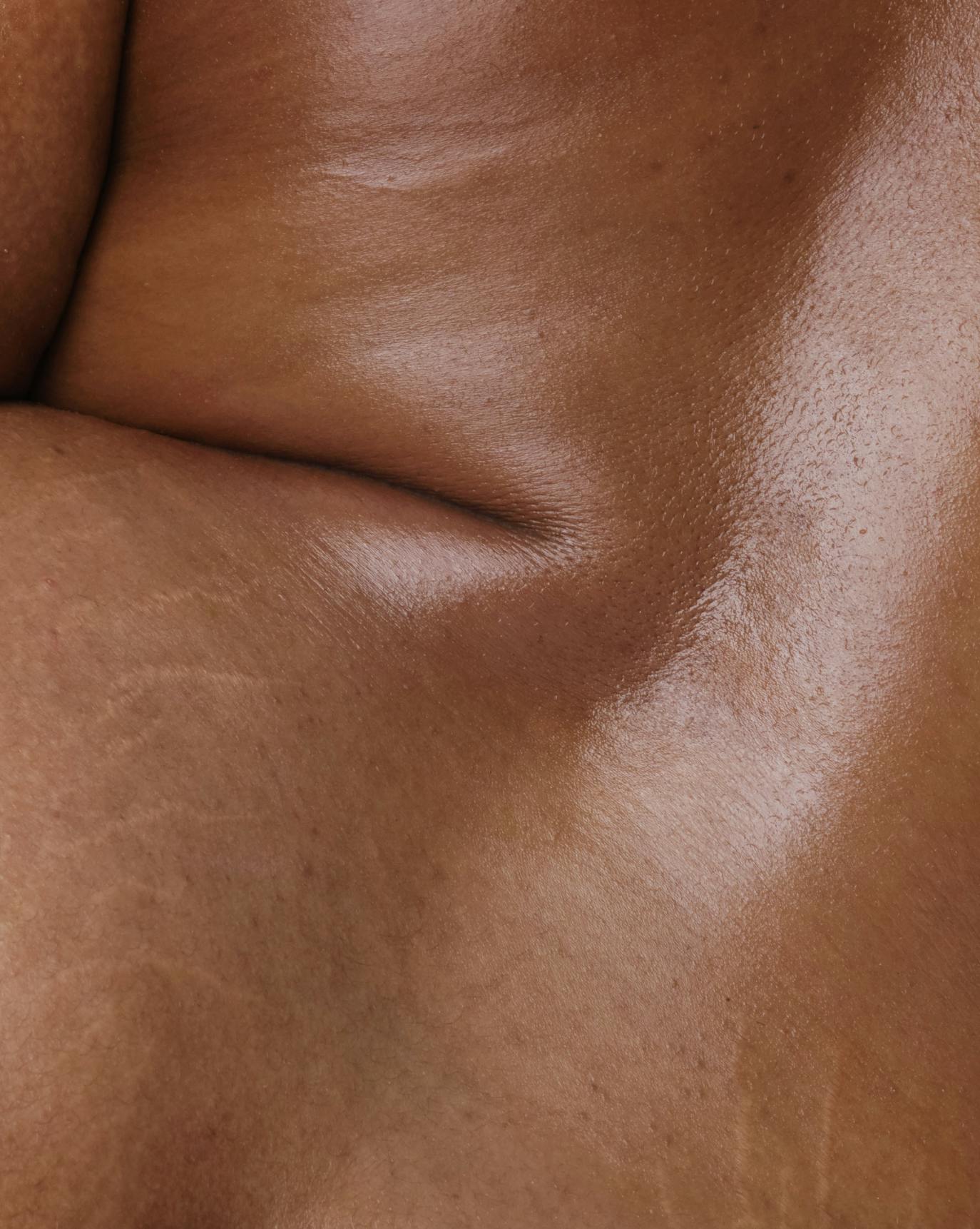 Kendra uses Body Hero Daily Perfecting Lotion.