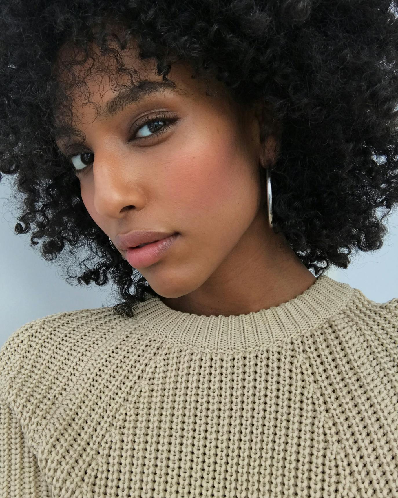 Mekdes wears Cloud Paint in Beam.