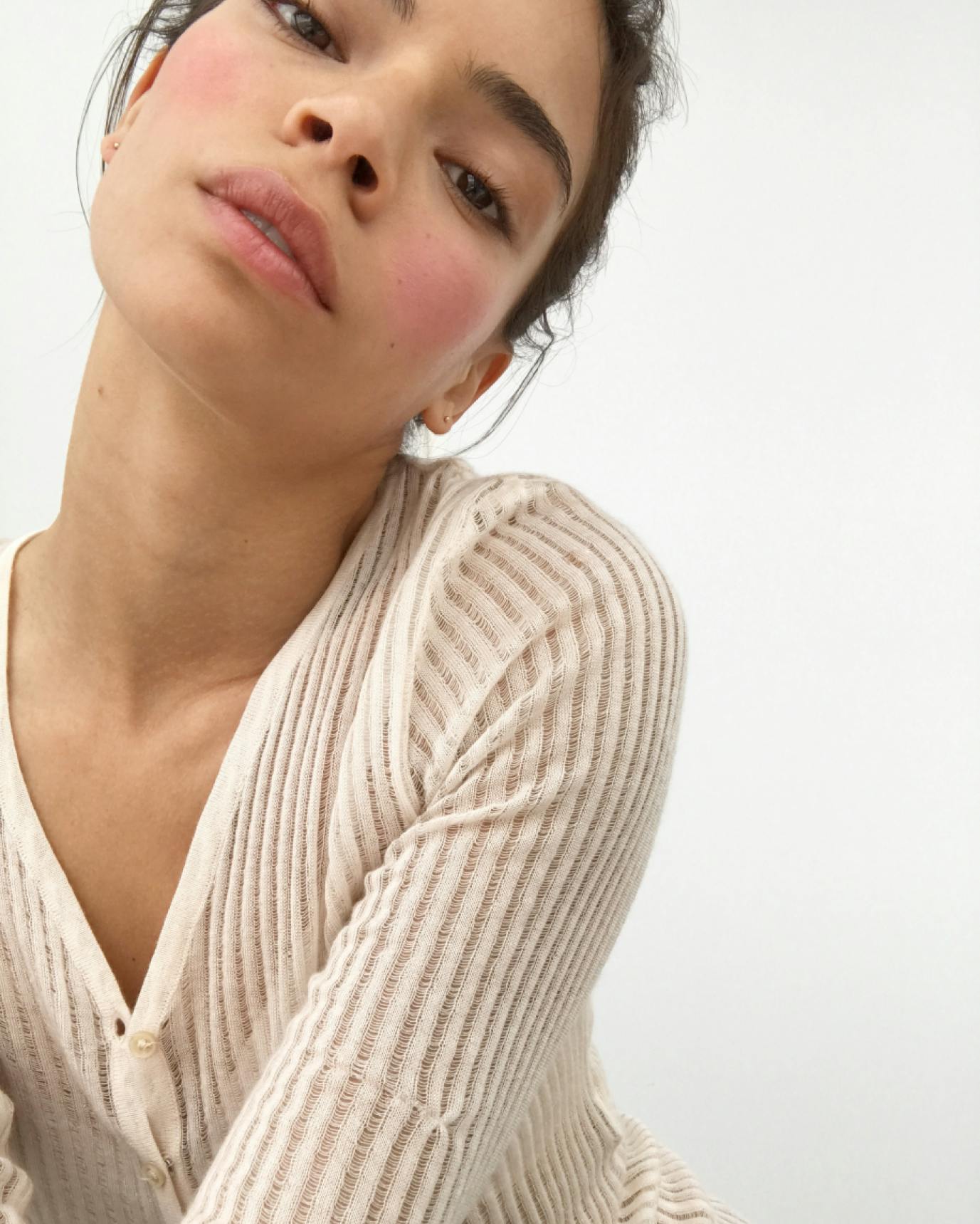 Coco wears Cloud Paint in Puff.