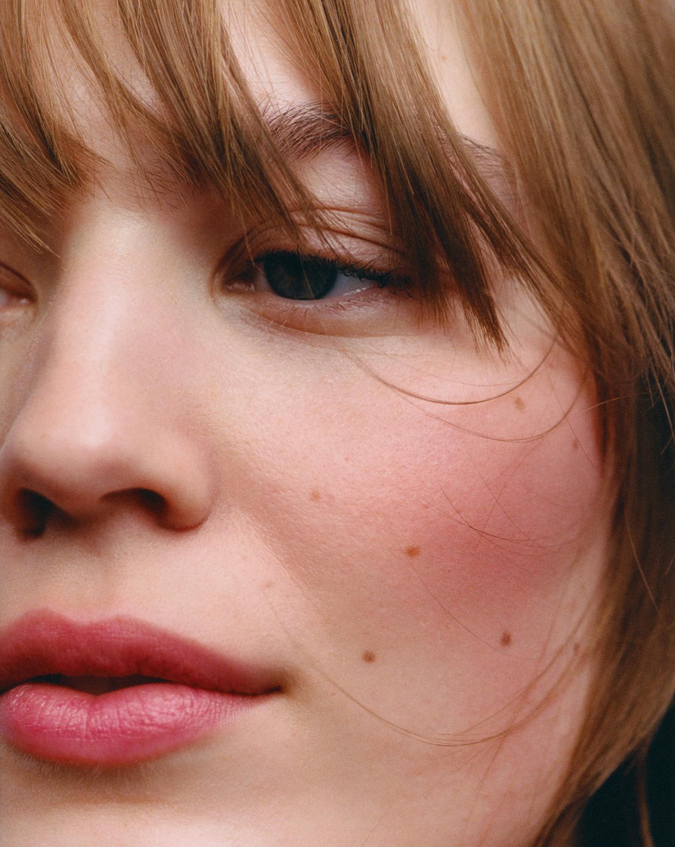 Lulu wears Cloud Paint in Soar.