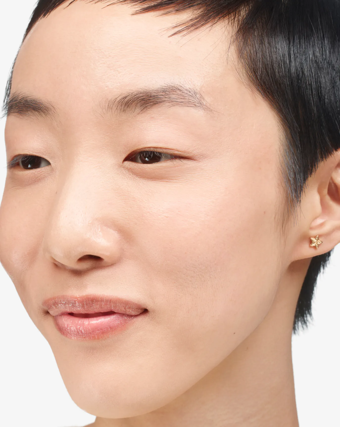 Ayelen in Stretch Balm Concealer, L2.
