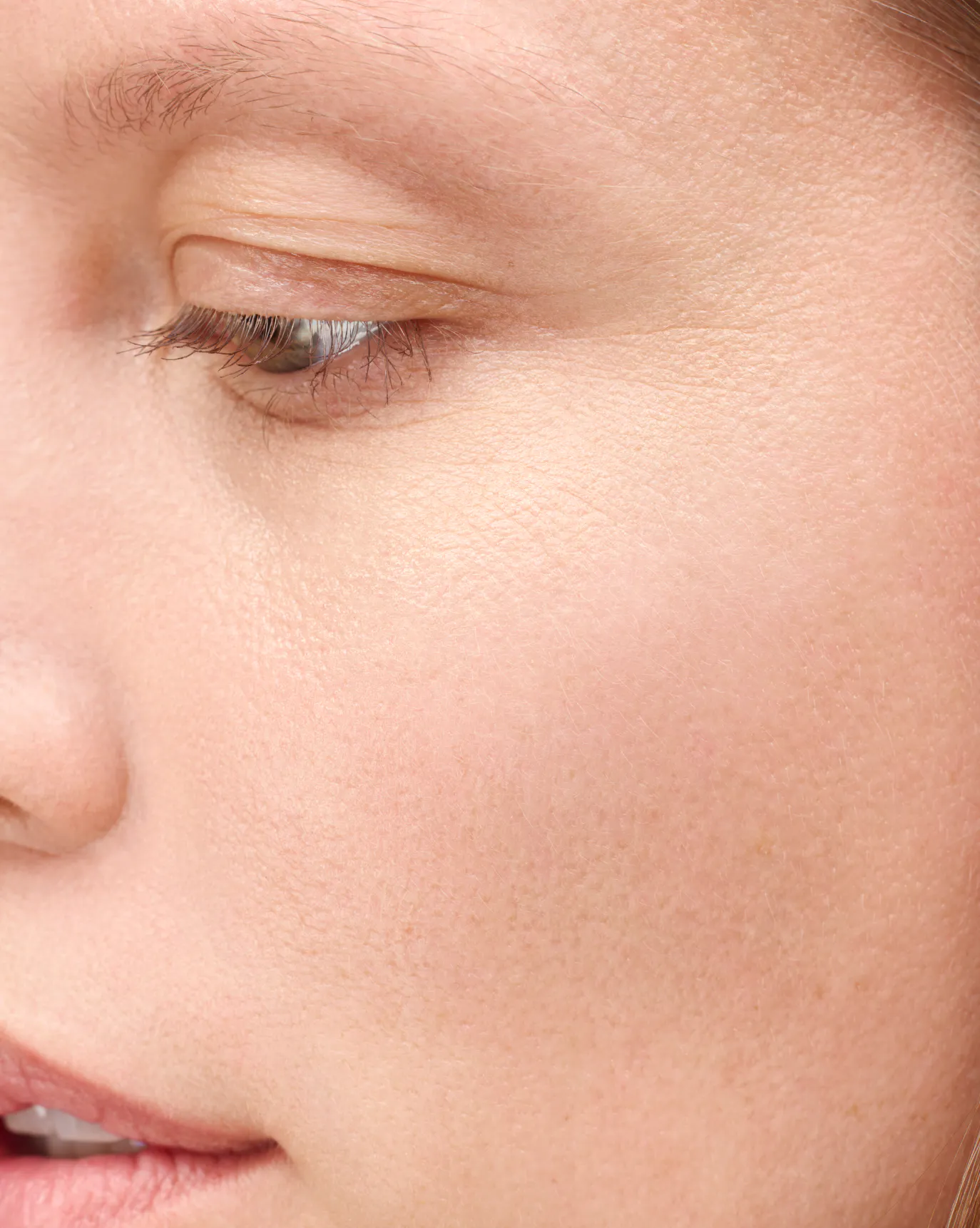 Tijana in Stretch Balm Concealer, L4.