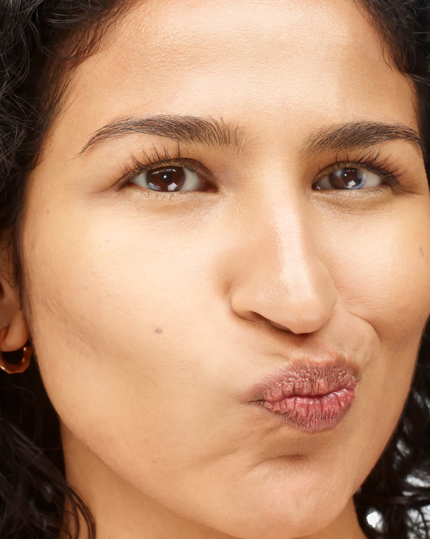 Raiheth in Stretch Balm Concealer, M5.
