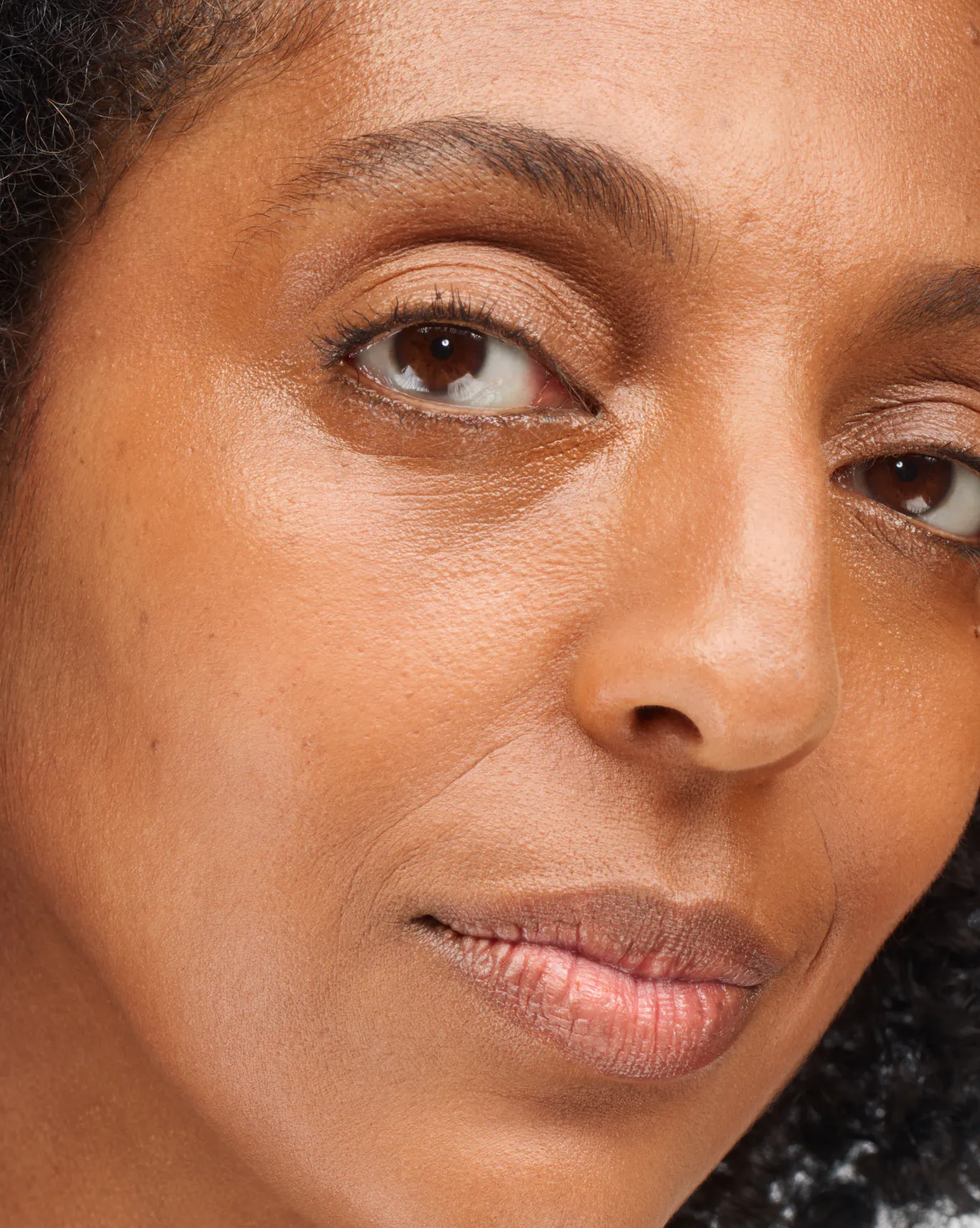 Asmeret in Stretch Balm Concealer, MD2.