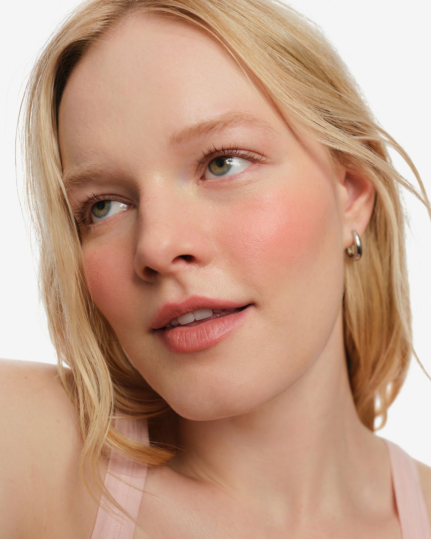 Elynn wears Cloud Paint Plush Blush in Beam.