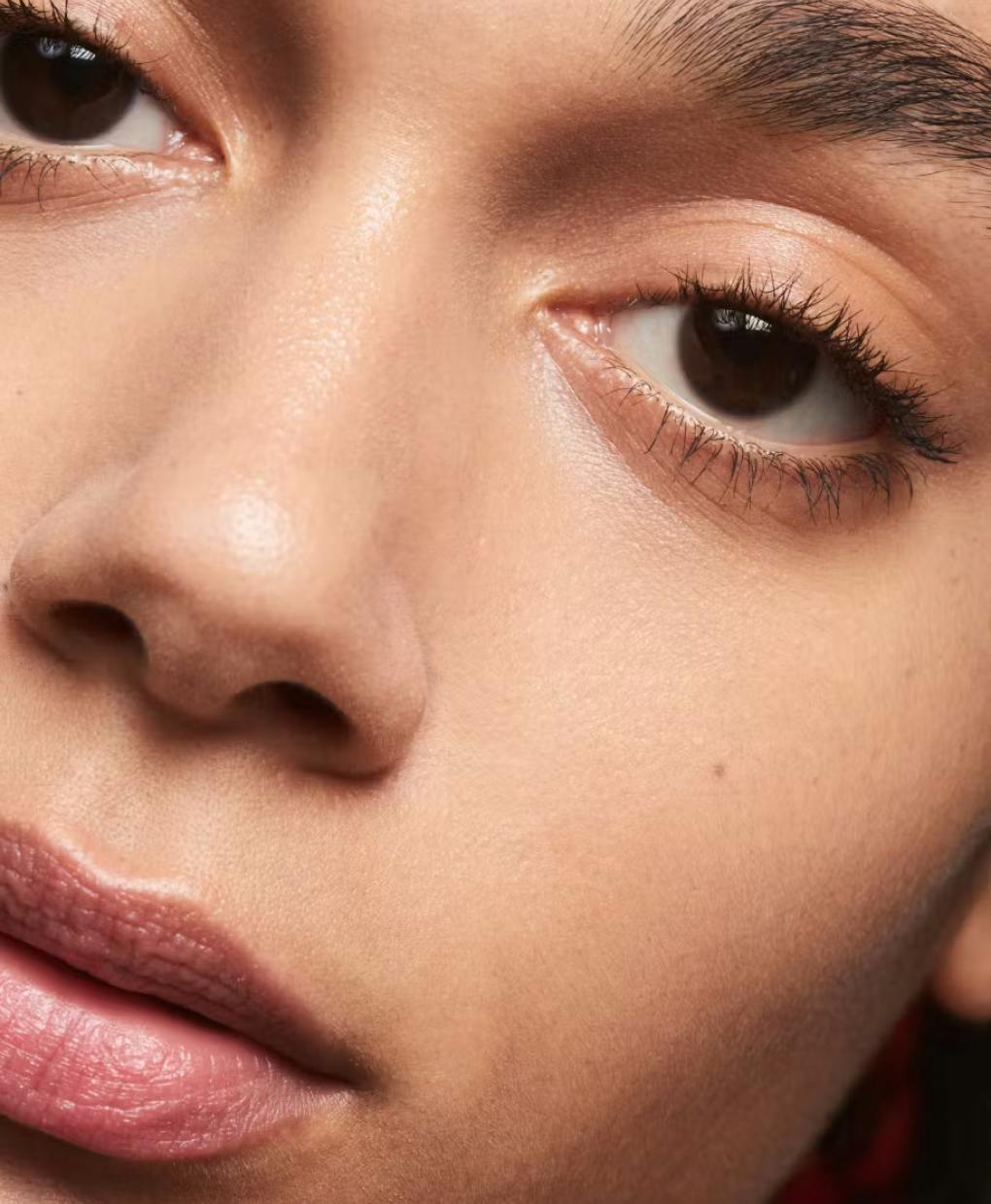 Model wears Wowder in G1-G3