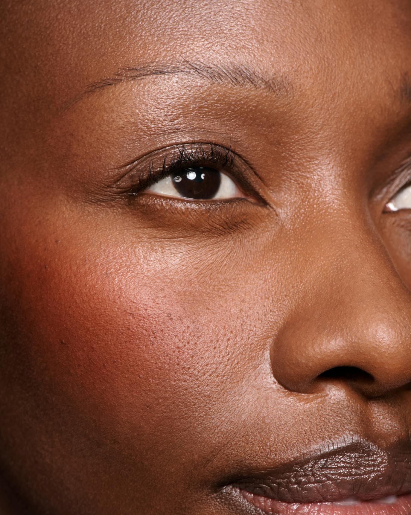 Mercy wears Cloud Paint in Black Cherry.