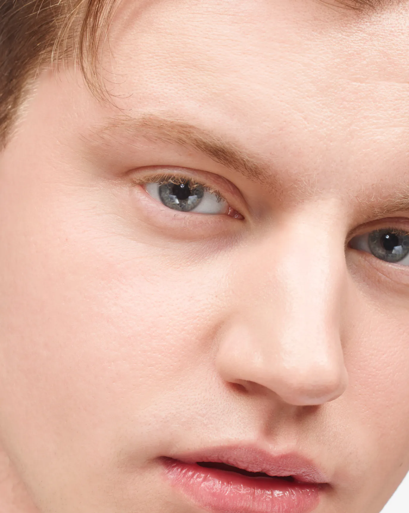 Quinton in Stretch Fluid Foundation, VL4.