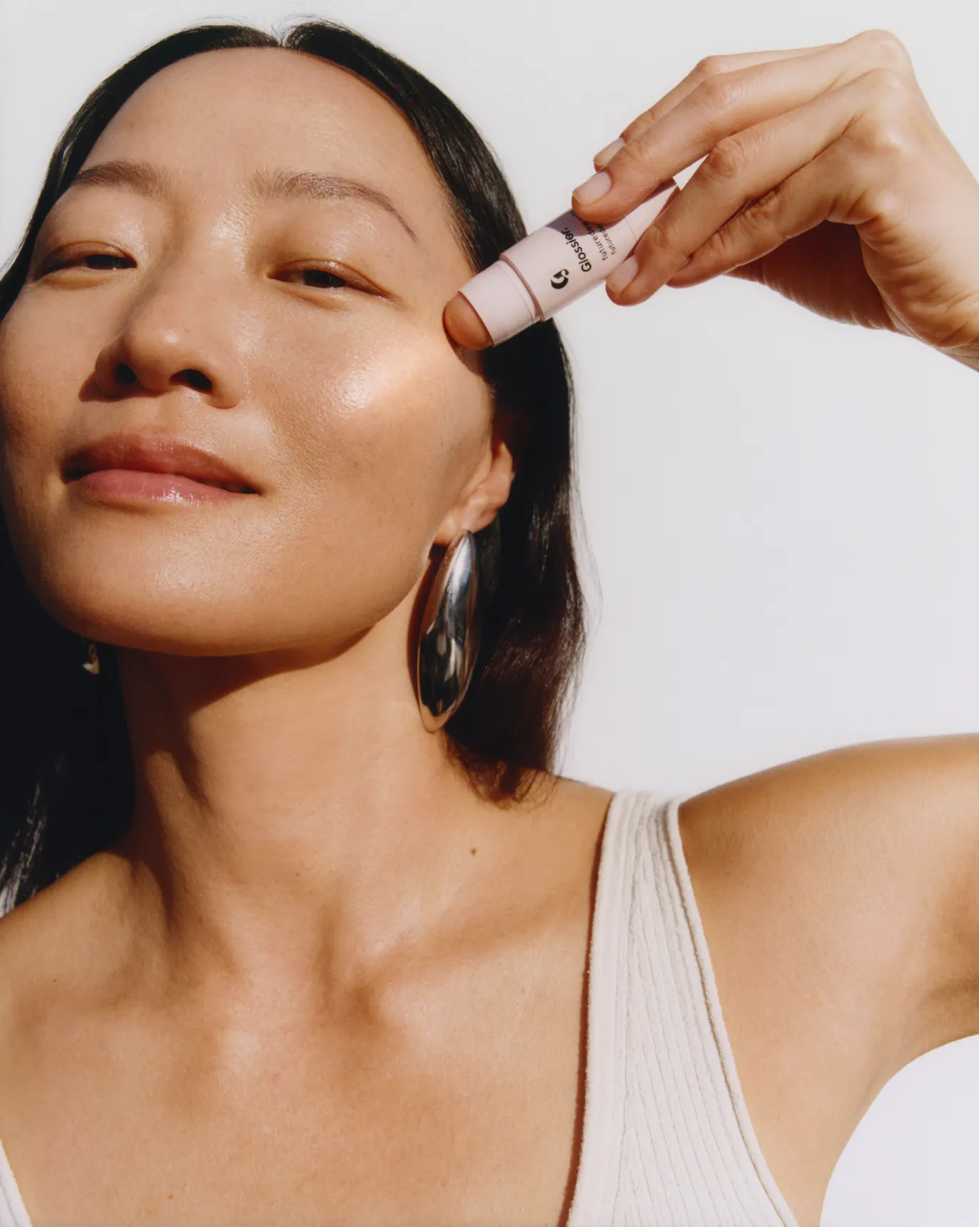 Glossier リキッドファンデーション ナチュラルベージュ ニューヨーク限定 Glossier.のベースメイク perfecting skin tint他、1商品を使った