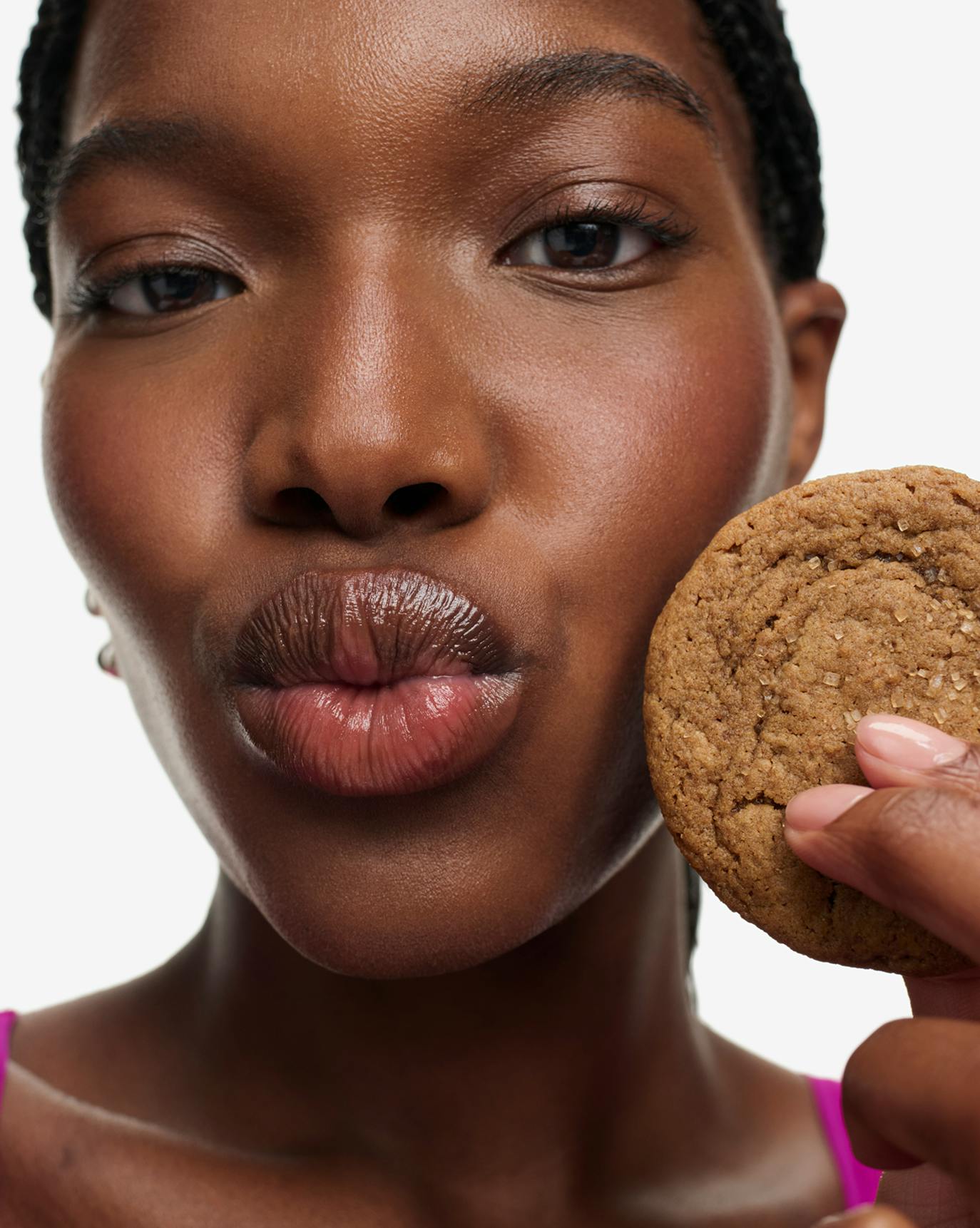 Taylor wears Gingersnap Balm Dotcom.