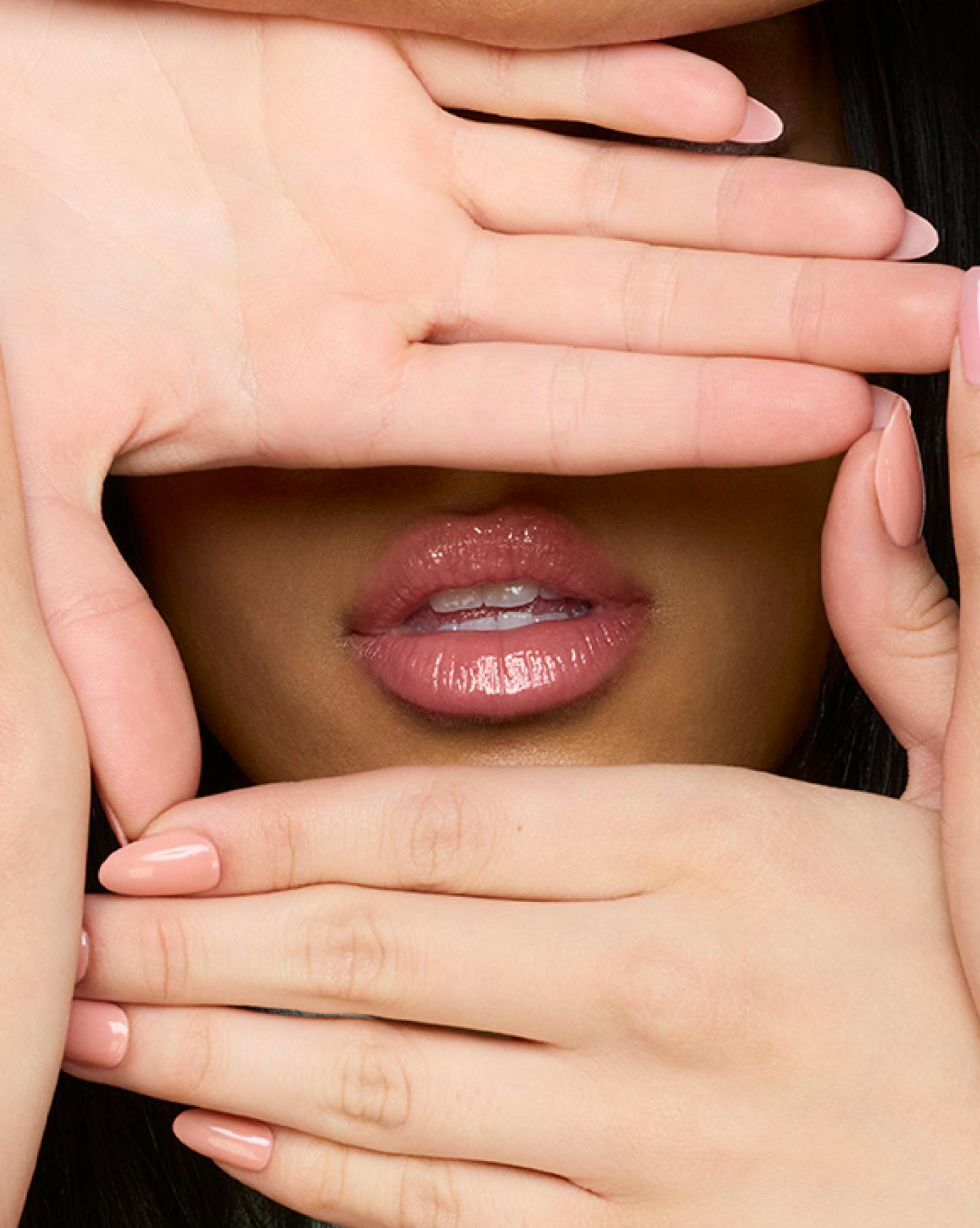 Manon from KATSEYE wears Lip Glaze in Creamy.