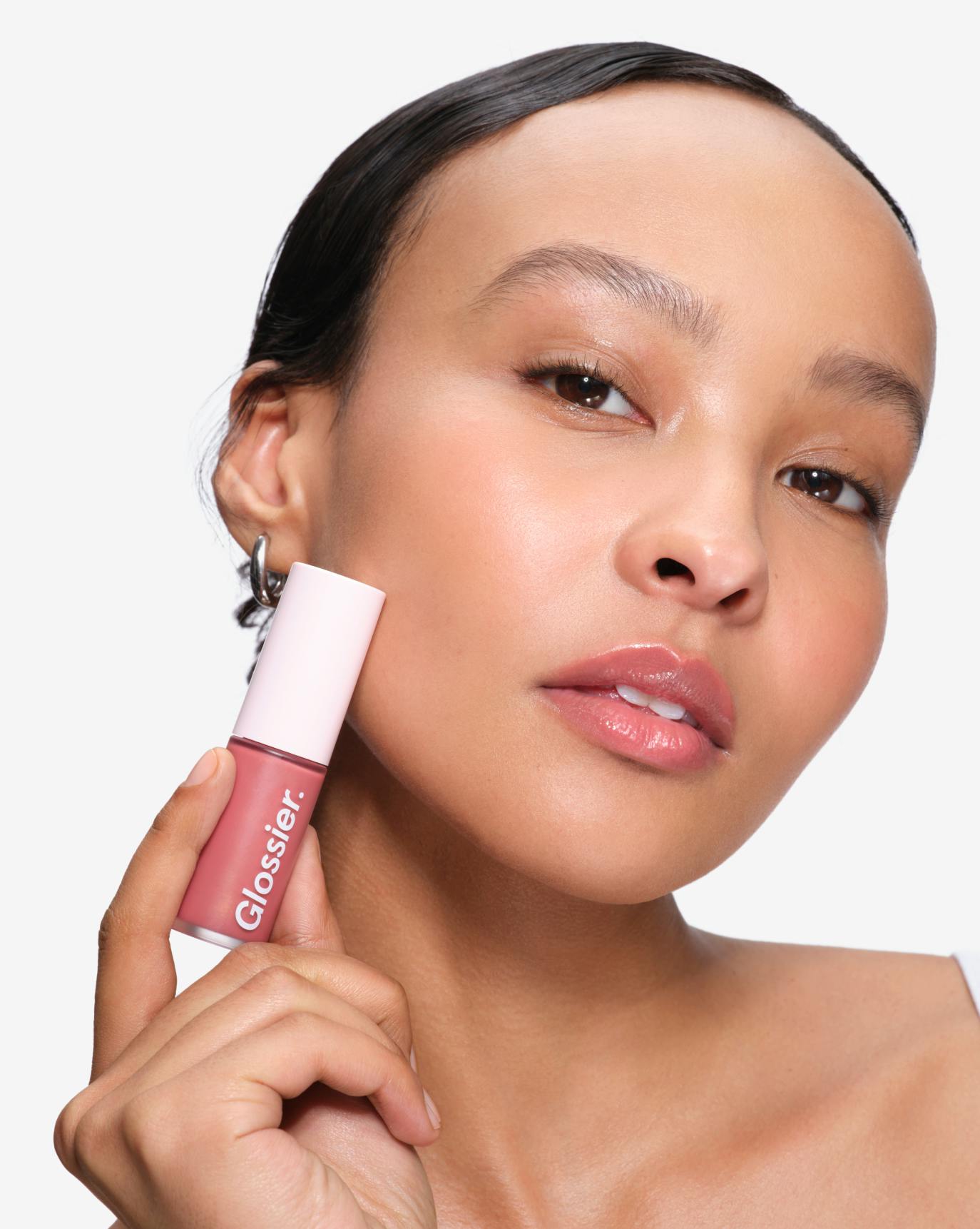 Edna wears Lip Glaze in Creamy.