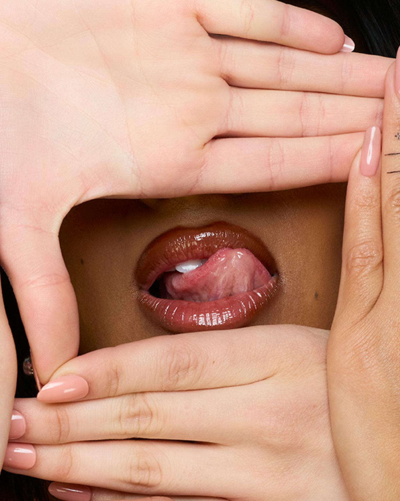 Lara from KATSEYE wears Lip Glaze in Melty.