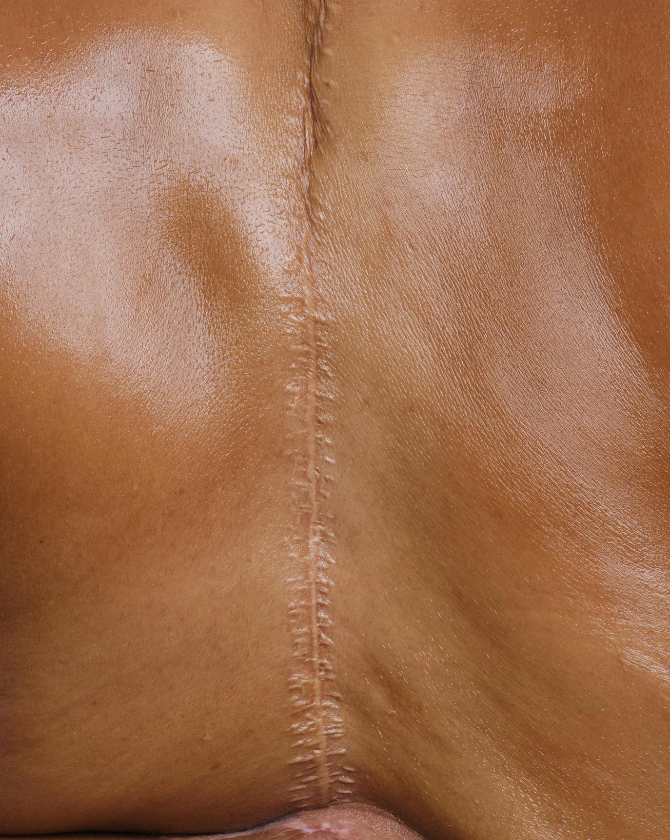 Andrea wears Daily Perfecting Lotion in Orange Blossom Neroli.