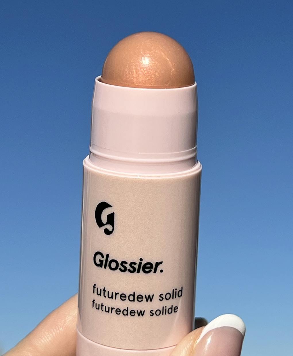 Vakare wears Futuredew Solid.