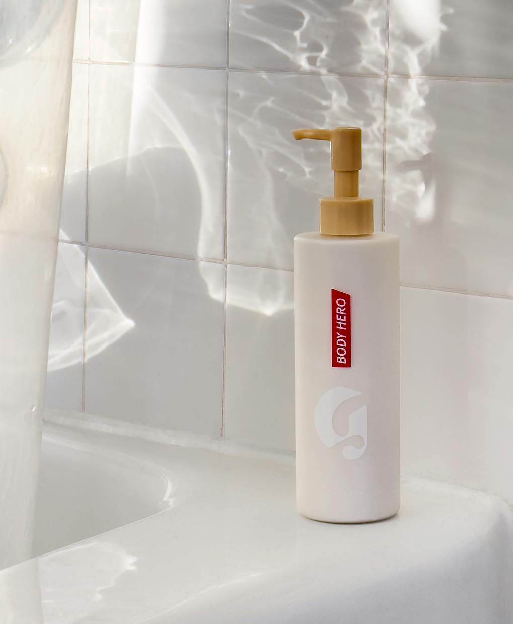 Anne wears Daily Perfecting Lotion in Sandstone.