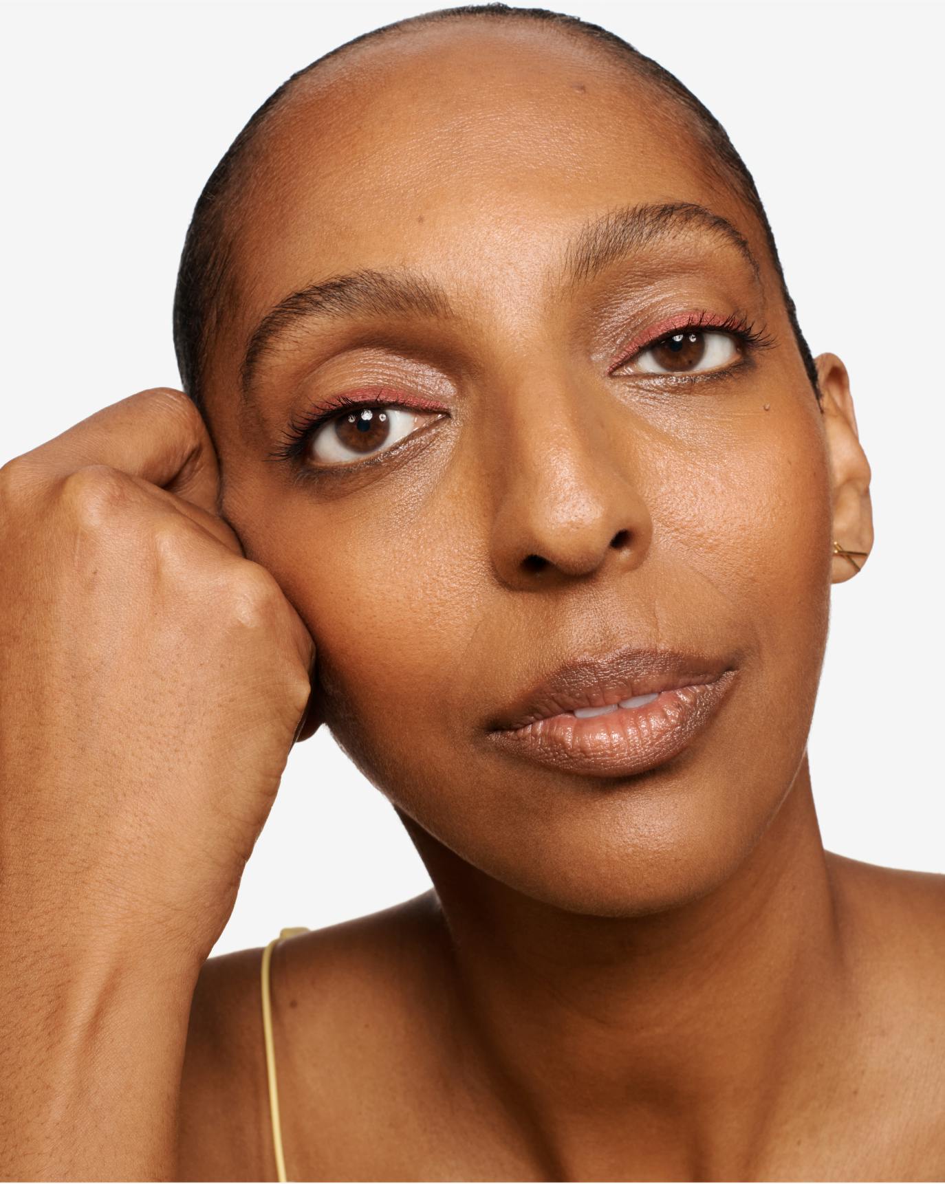 Asmeret wears No 1 Pencil in Black Cherry.