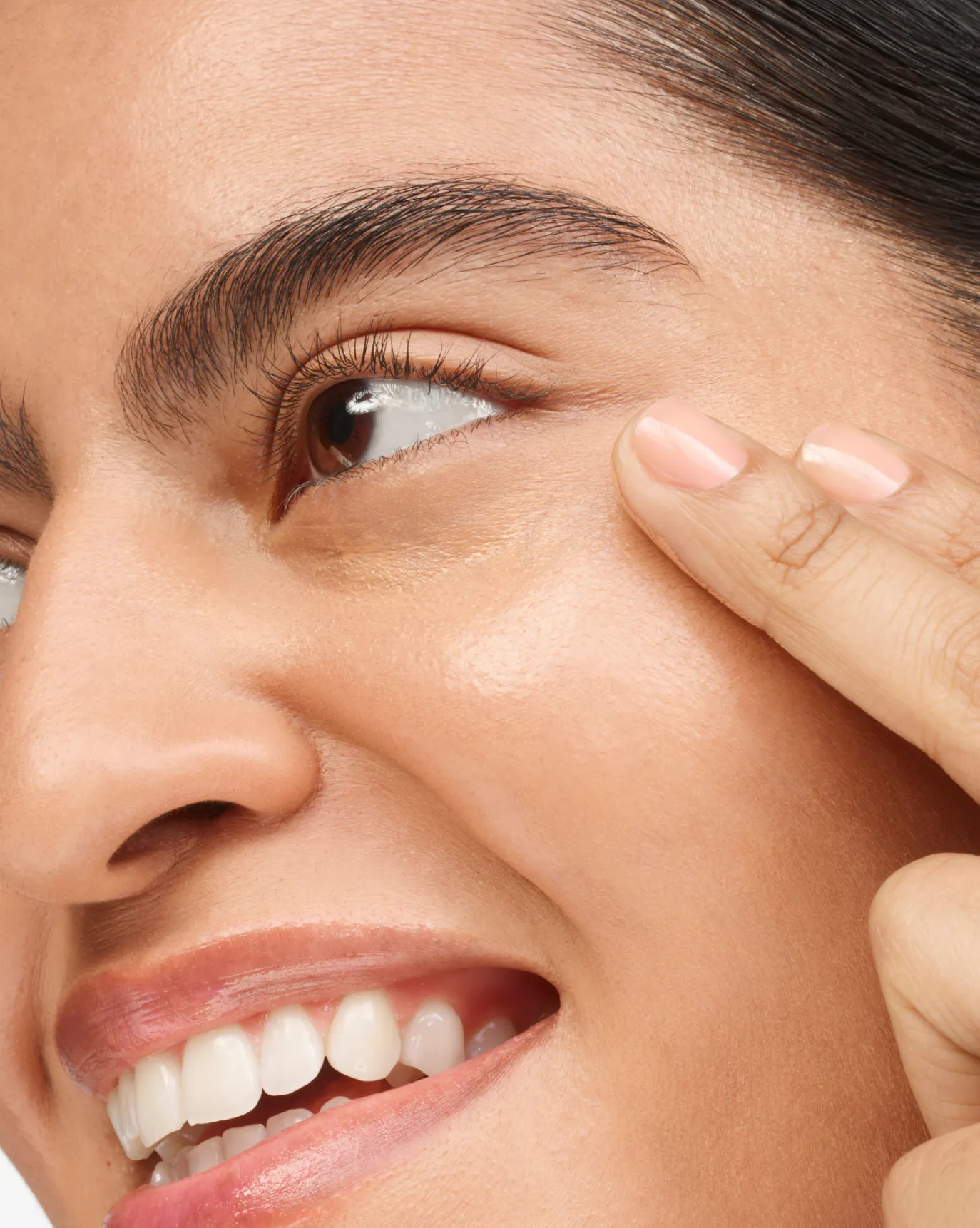 Melissa applies Stretch Balm Concealer in M4.