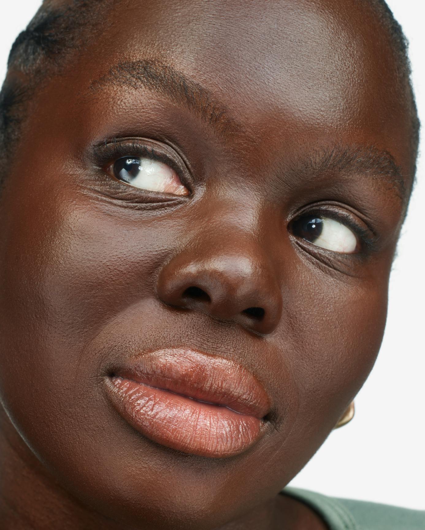 Nikki wears Stretch Fluid Foundation in VD4.