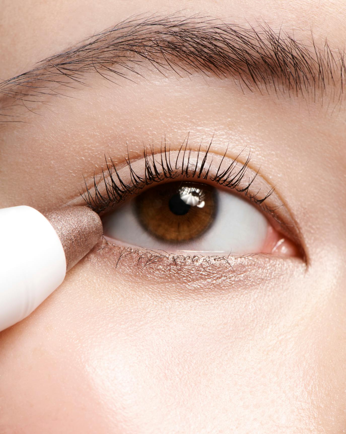 Tallulah wears Shadow Stick in Hook.