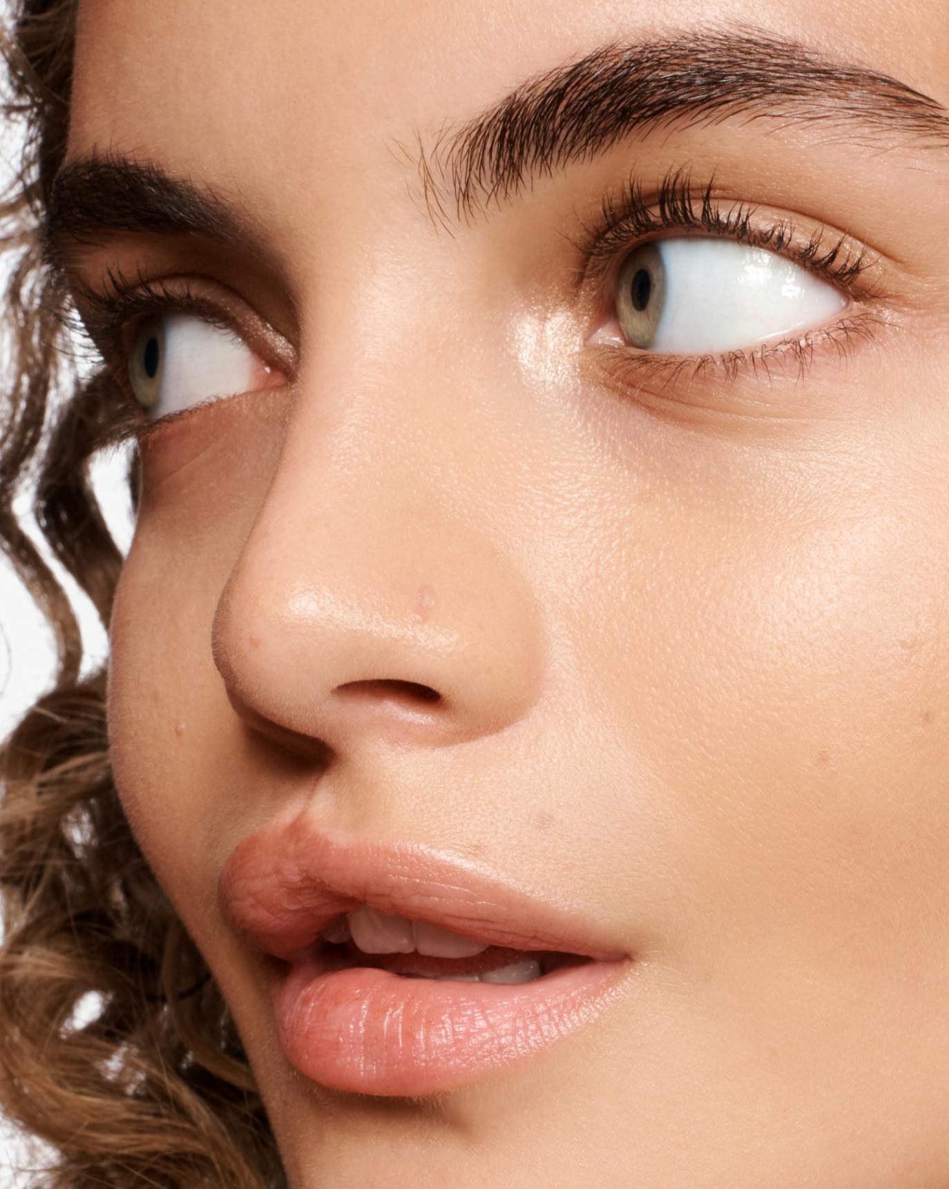 Sasha wears Shadow Stick in Roadie.