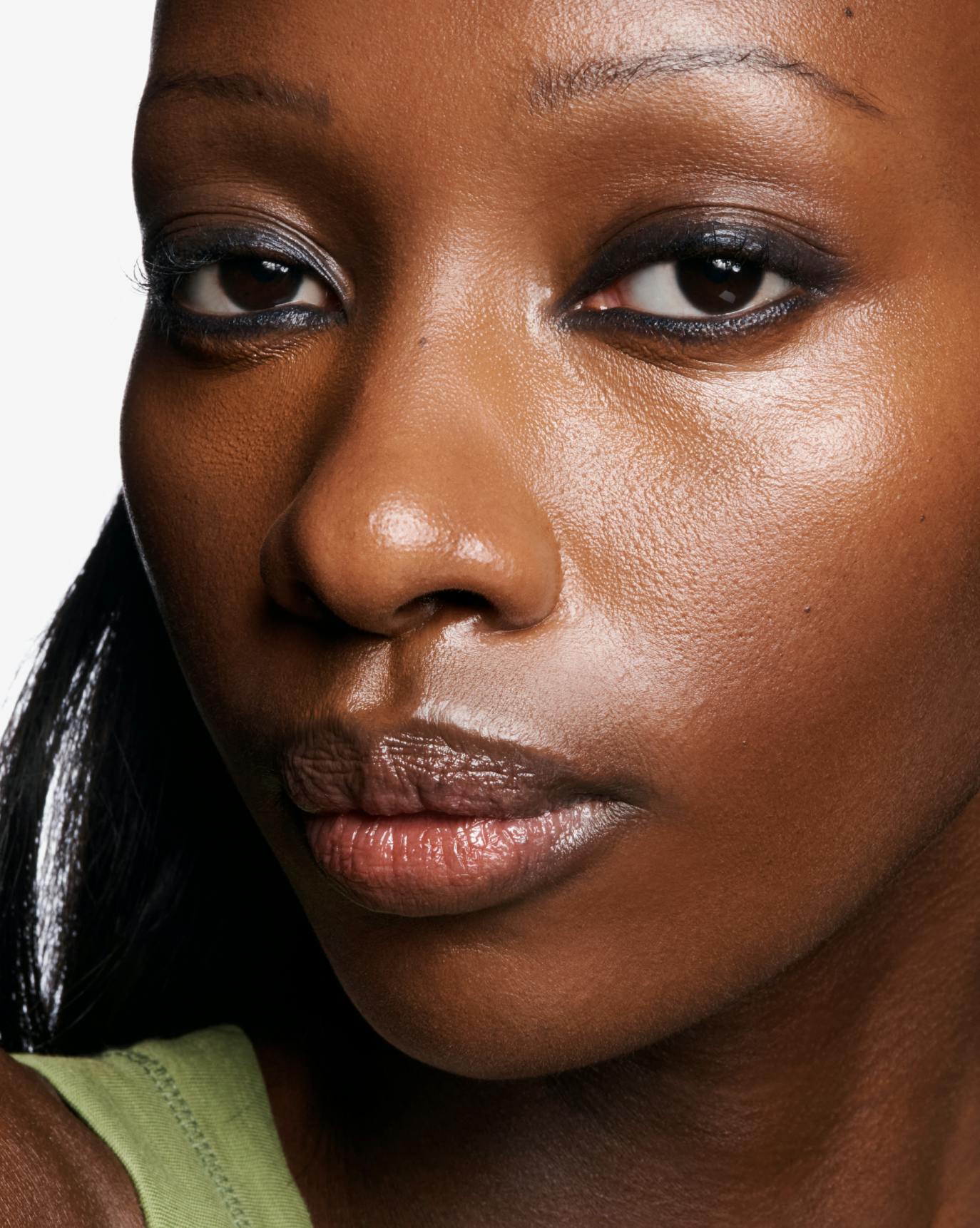 Mercy wears Shadow Stick in Stereo.