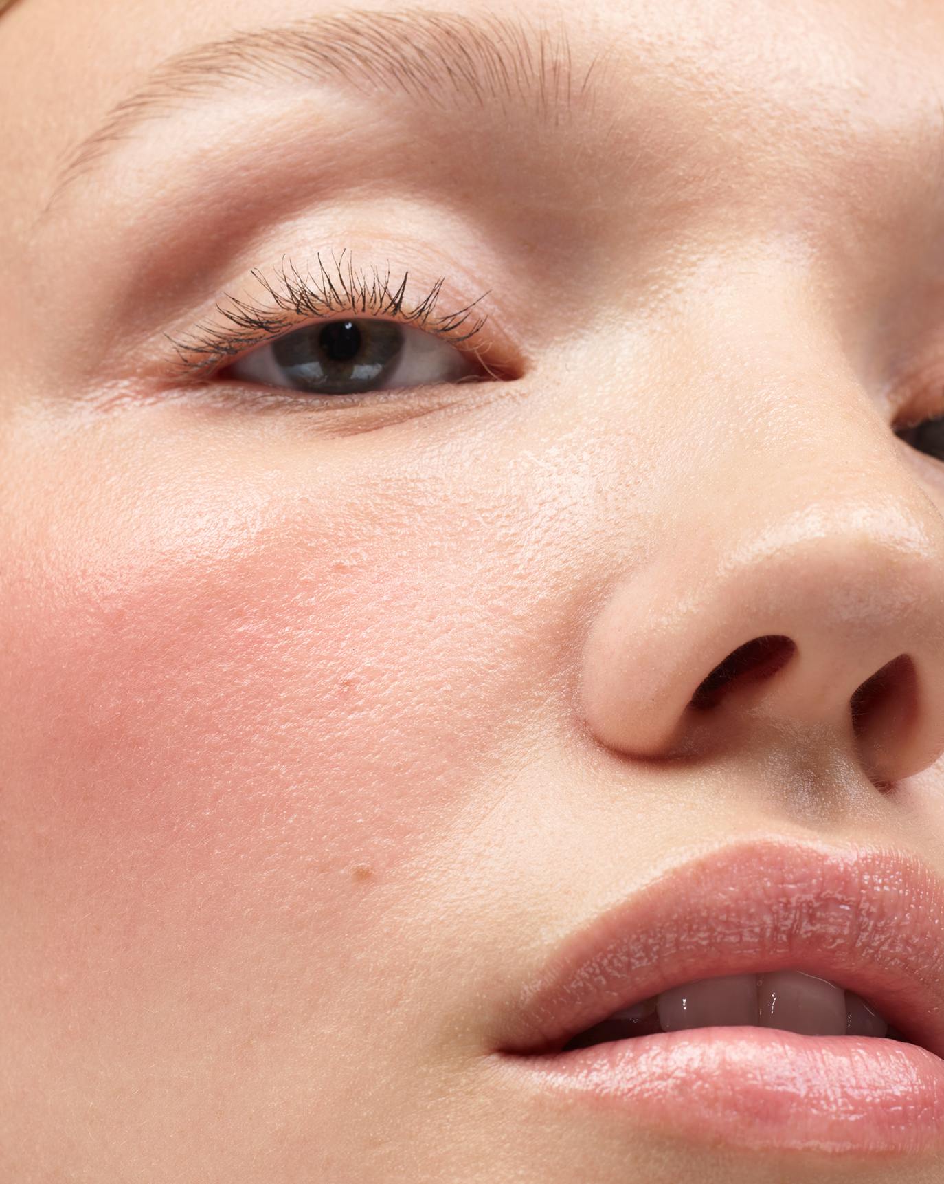 Juliet wears Cloud Paint in Storm.