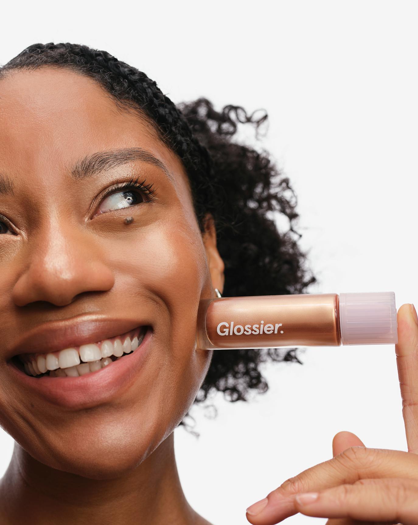 Naome wears Skylight in Sunlit.