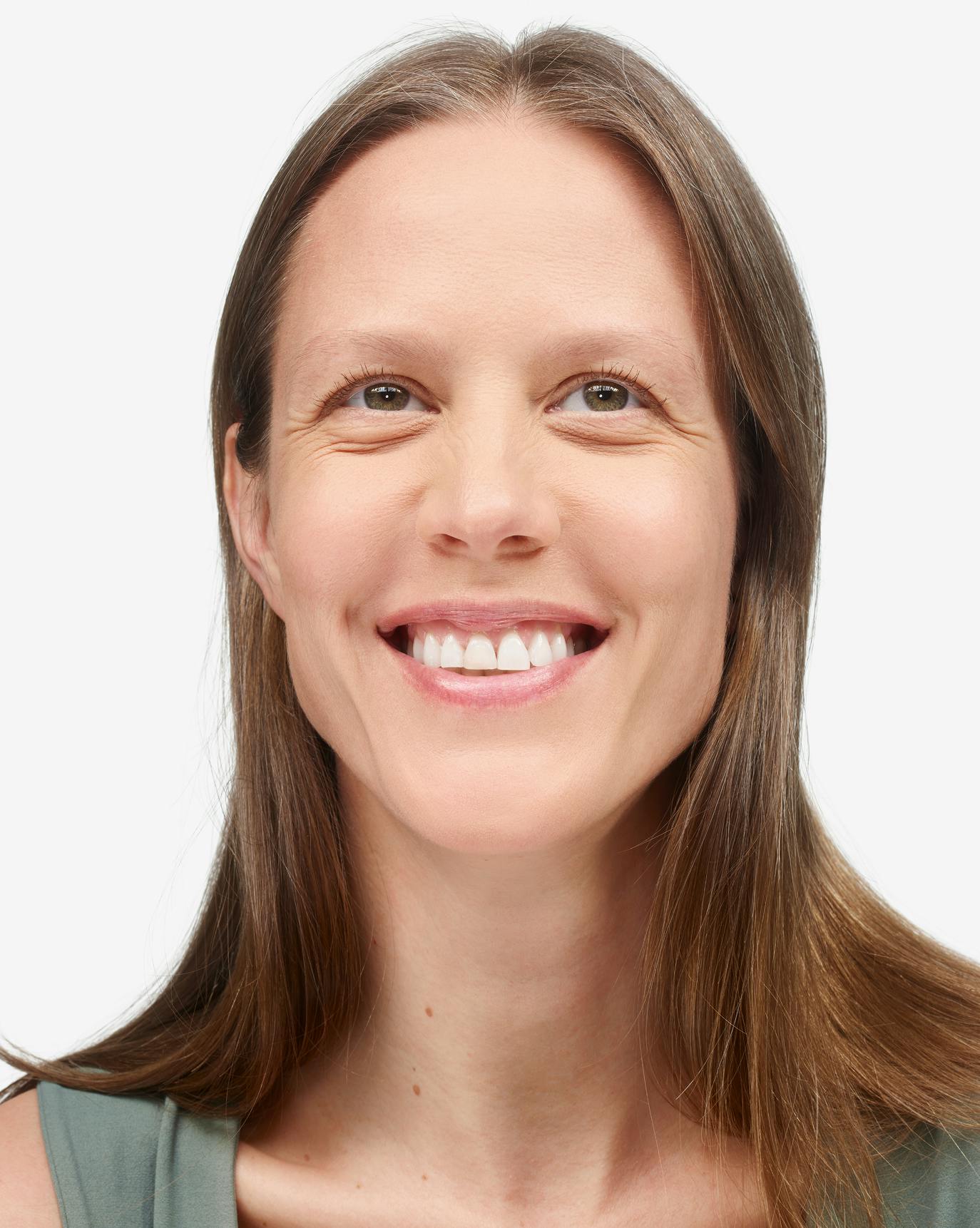 Tjana wears Stretch Fluid Foundation in Light 4.