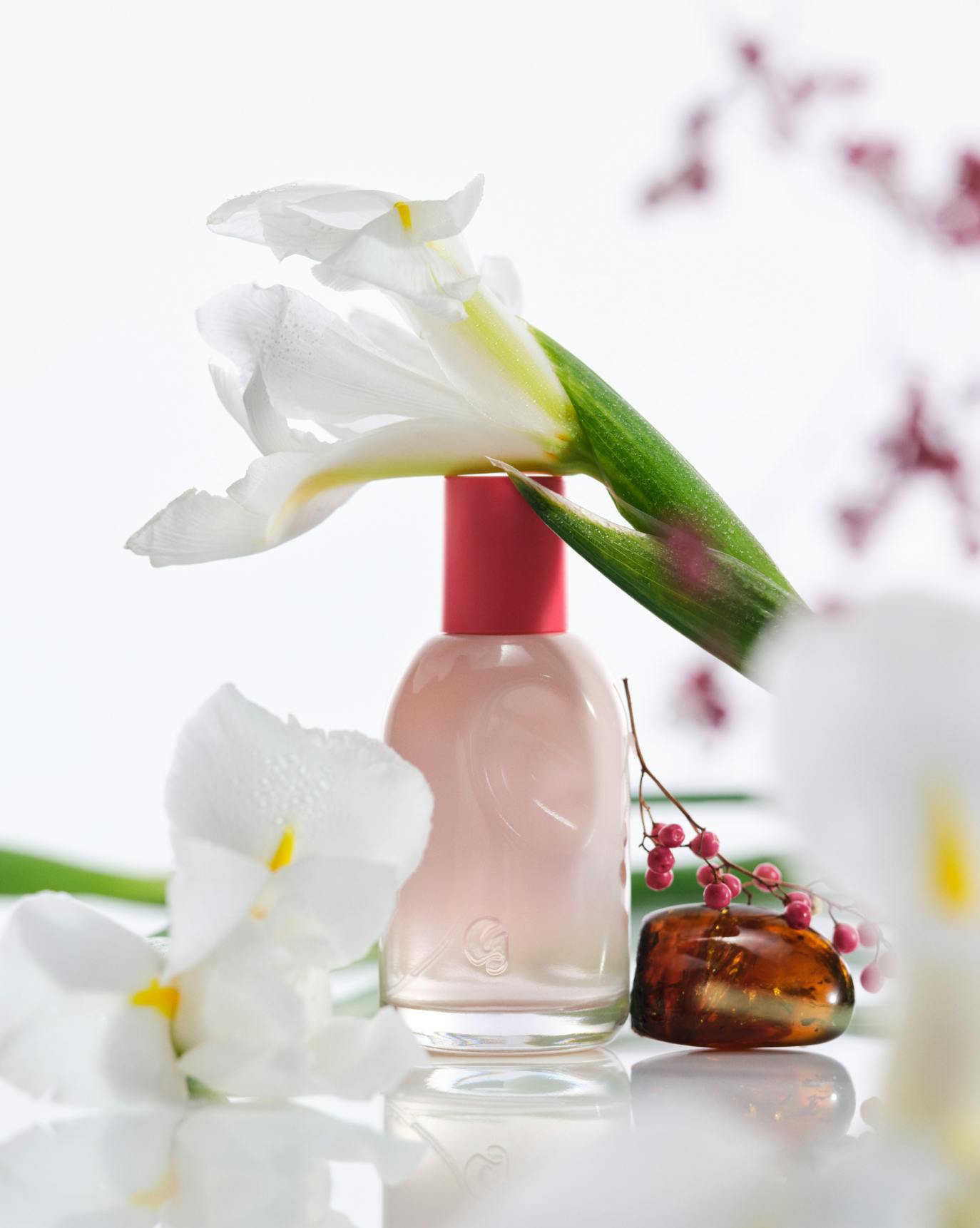 Top: Pink Pepper / Heart: Iris / Base: Ambrette + Ambrox.