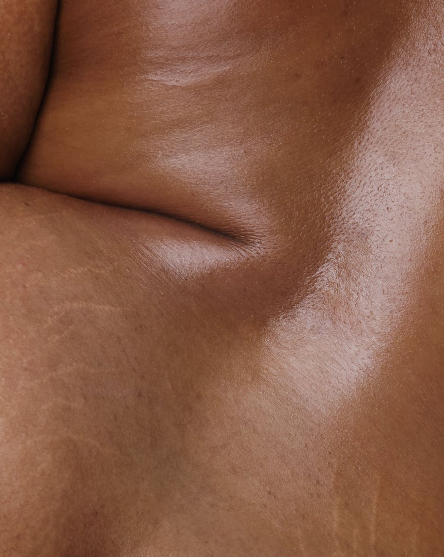 Kendra uses Daily Perfecting Cream.