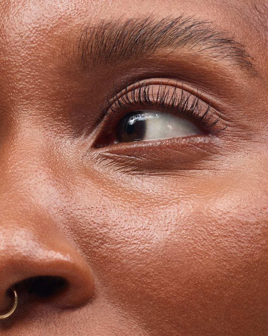 Ruth wears Lash Slick in Black.