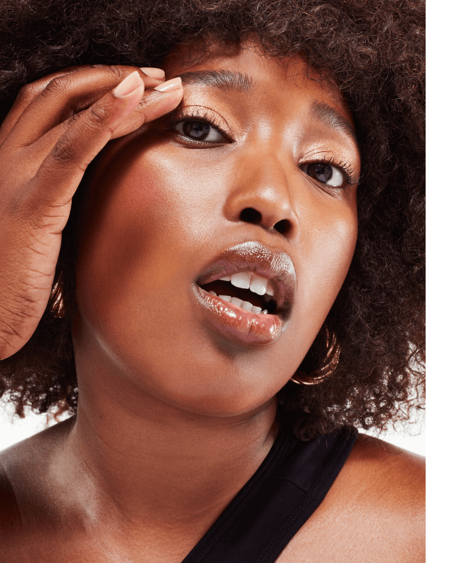 Model wears Lidstar in Bun.