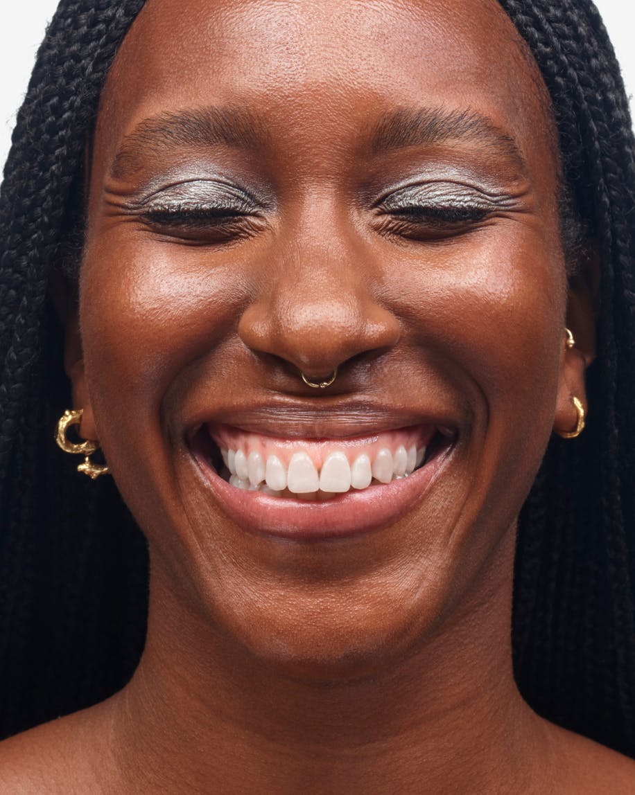 Model wears Lidstar in Moon