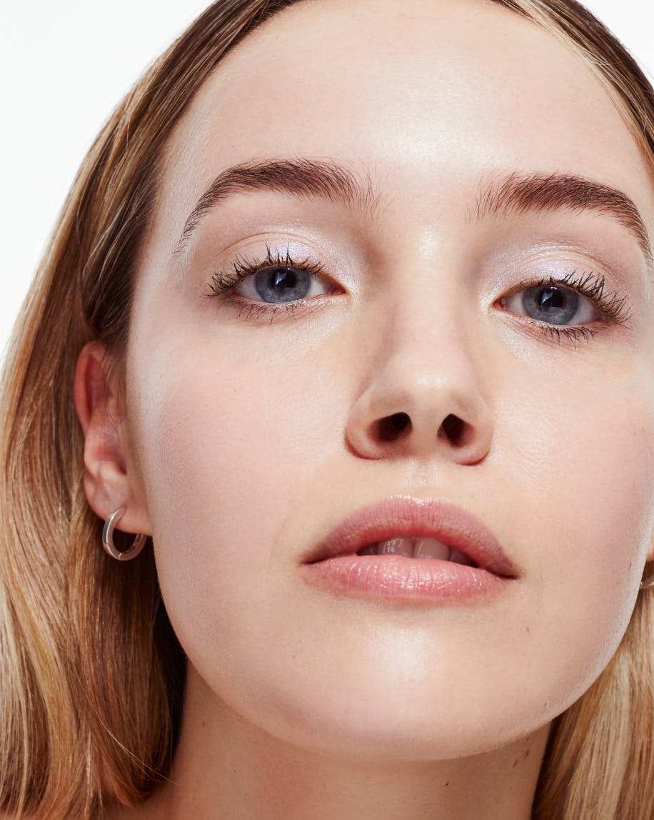 Model wears Lidstar in Moon