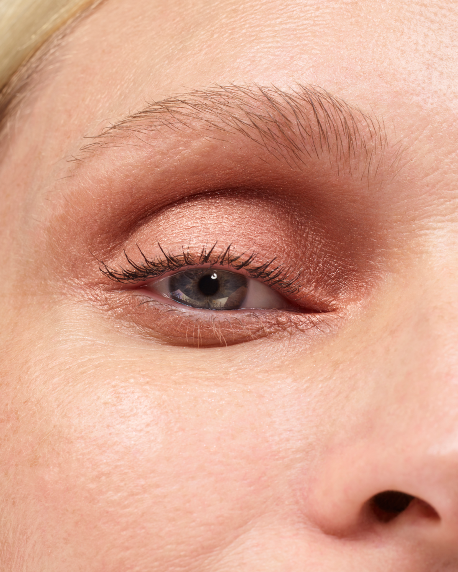 【新品】Glossier Monochromes アイシャドウ　Almond Glossier Monochromes Review \u0026 Swatches - The Beauty Minimalist