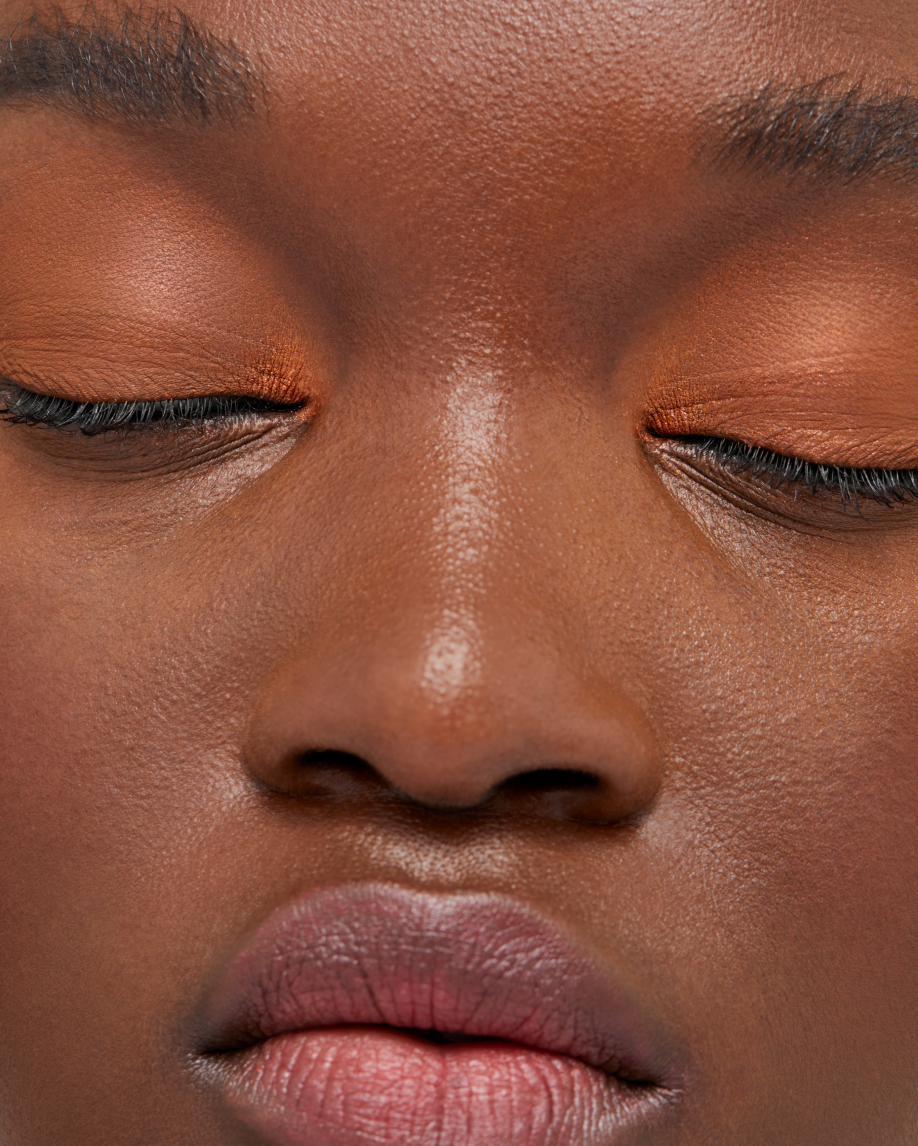 【新品】Glossier Monochromes アイシャドウ　Almond Glossier Monochromes Review \u0026 Swatches - The Beauty Minimalist