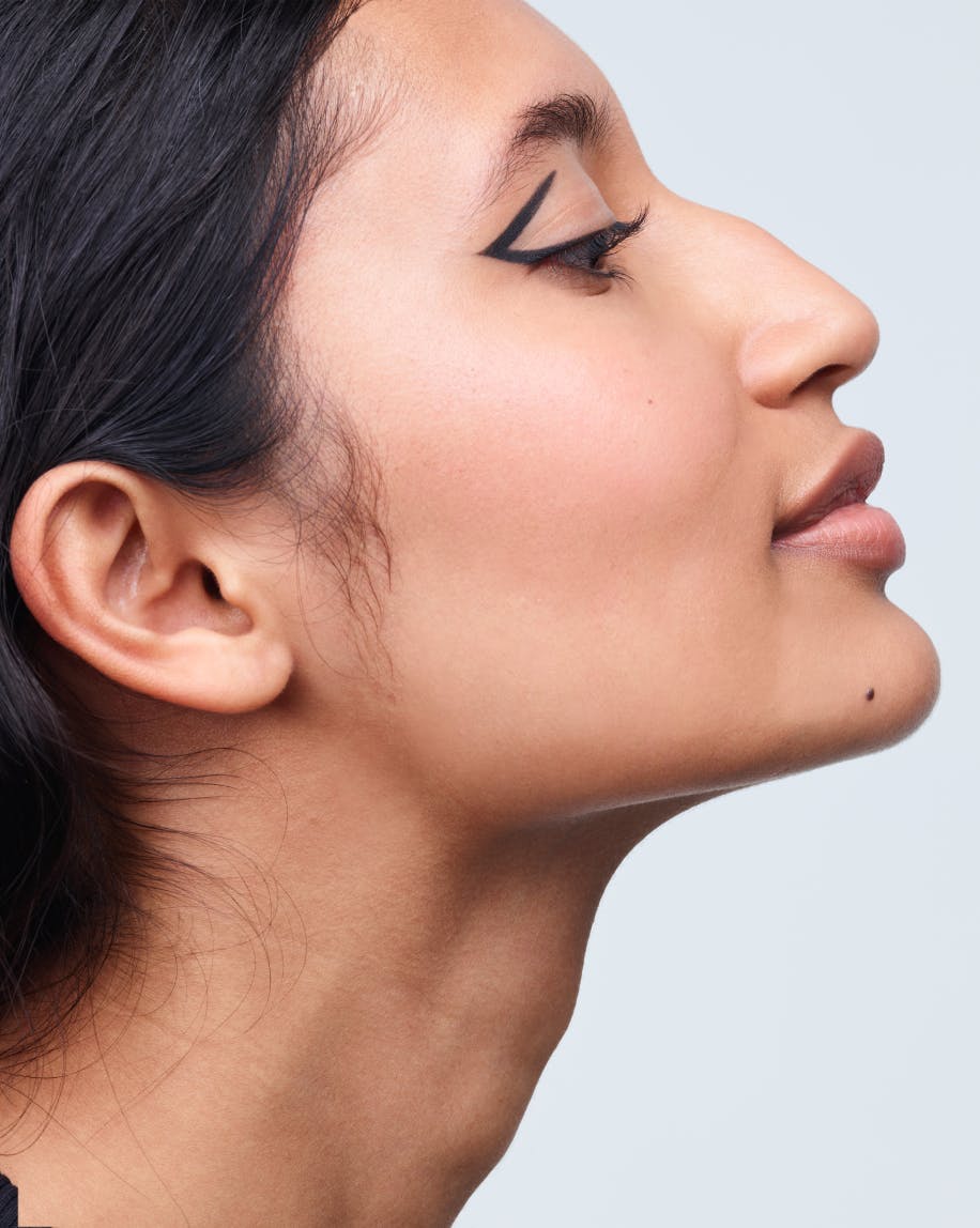 Thasfia draws a graphic line with No.1 Pencil in Ink.