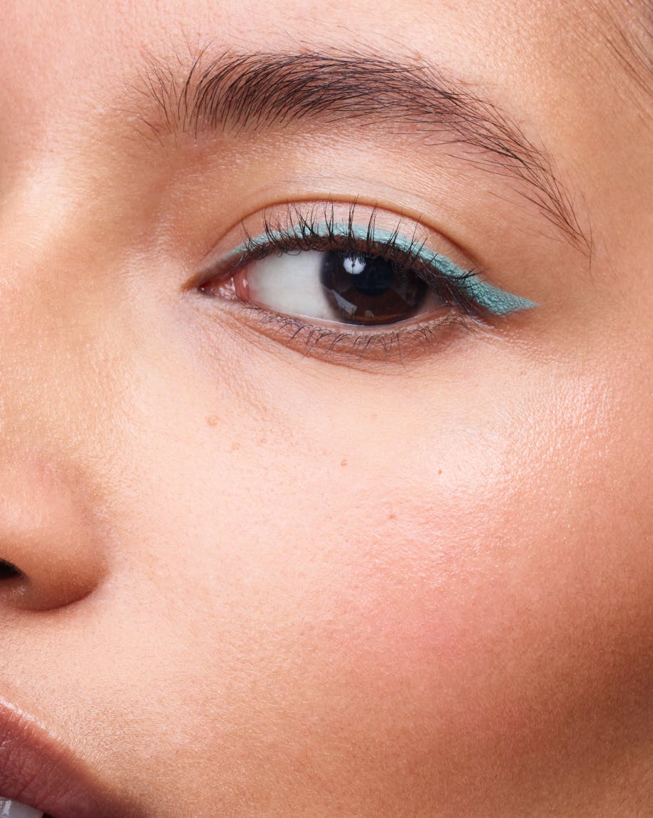 Thasfia draws a slight wing with No.1 Pencil in Patina.