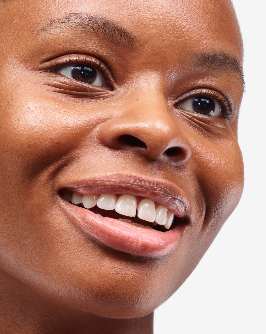 Apply on just-moisturized skin for a refined, dewy finish.