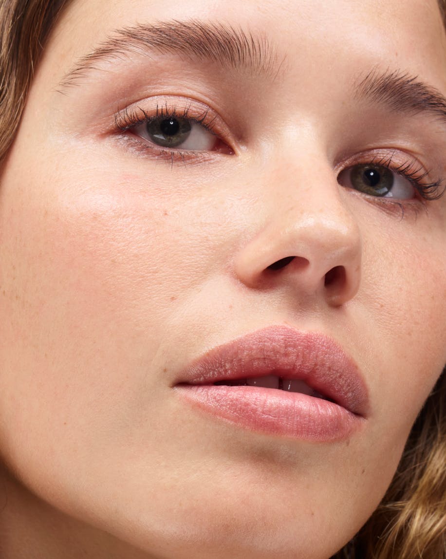 Olivia shines in Perfecting Skin Tint in G9.