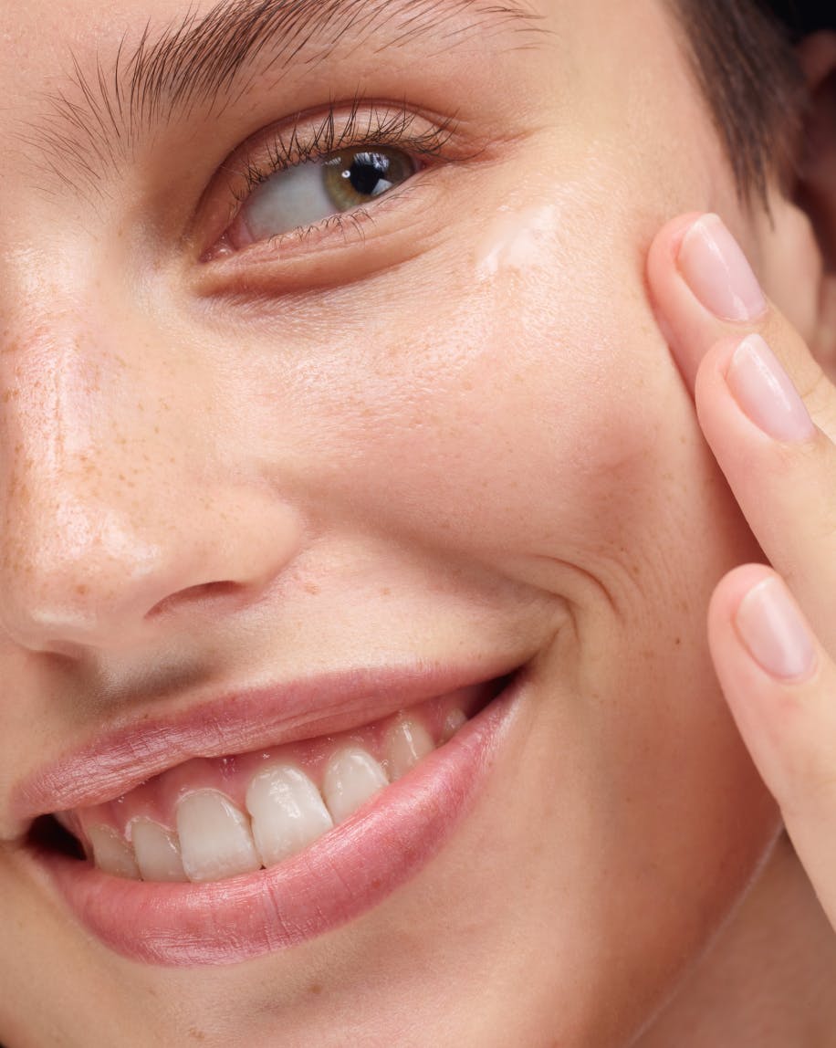 Chloe uses Super Bounce to boost moisture and ease any tight, dry-feeling skin.